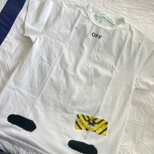 Men’s off white t shirt